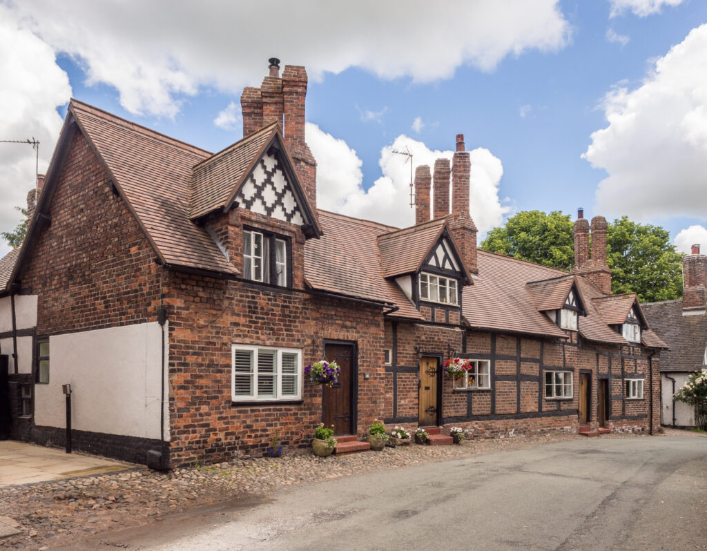 Traditional old cottages at Great Budworth Village, Pickmere, Knutsford, Cheshire, UK